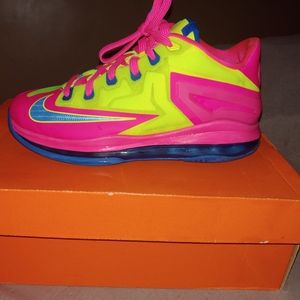 Max LeBron XI Low